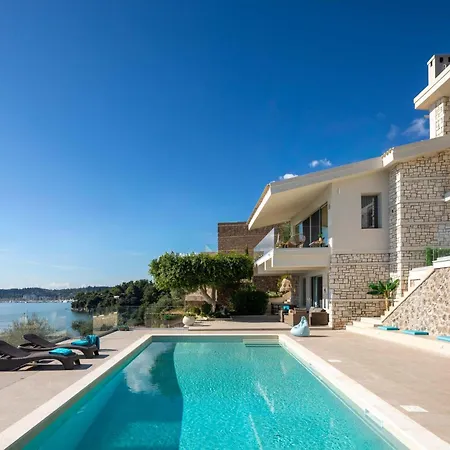 Dell Villa *